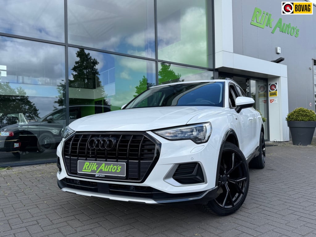 Audi Q3 35 tfsi design luxe * trekhaak * sportstoelen* carplay
