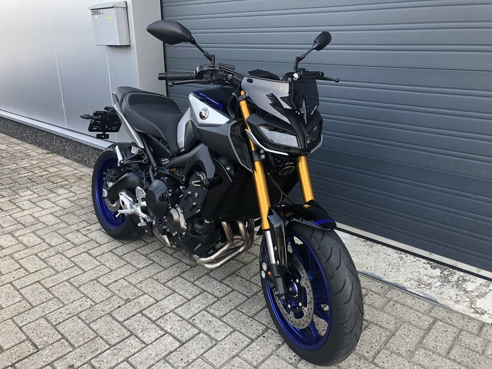 Yamaha MT09-SP met slechts 3956 km!! Gewoon nieuw, incl boekjes etc €8999,-
