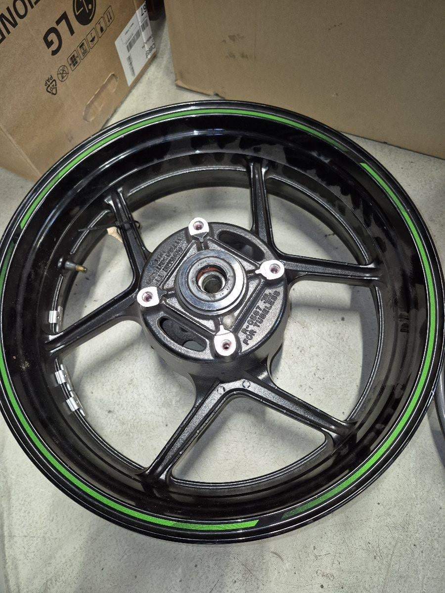 10.000 Nieuwe en gebruikte motor onderdelen