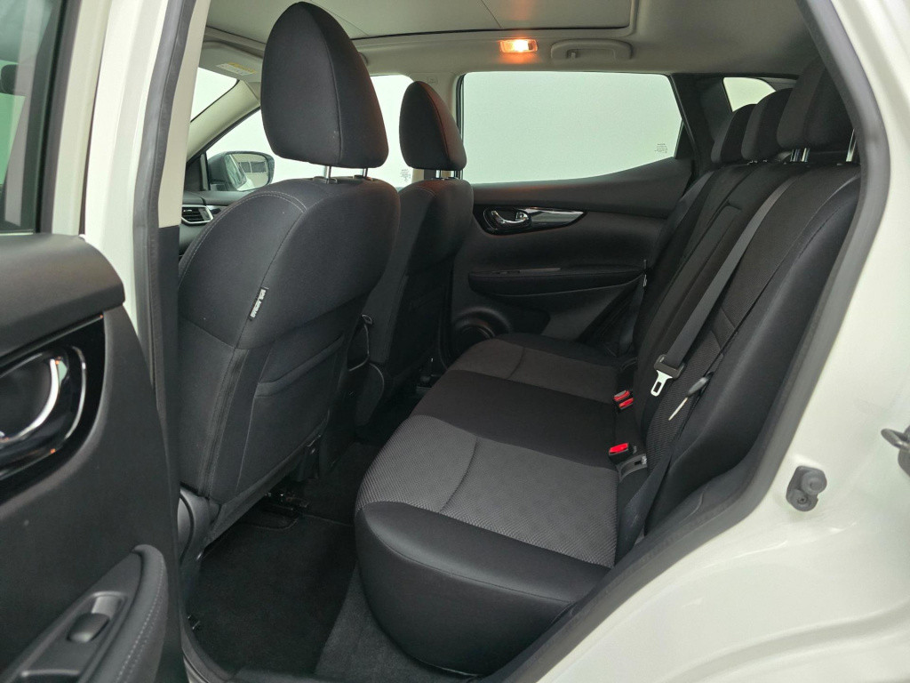 Nissan Qashqai occasion automaat 1.2 connect edition met parkeercamera en p