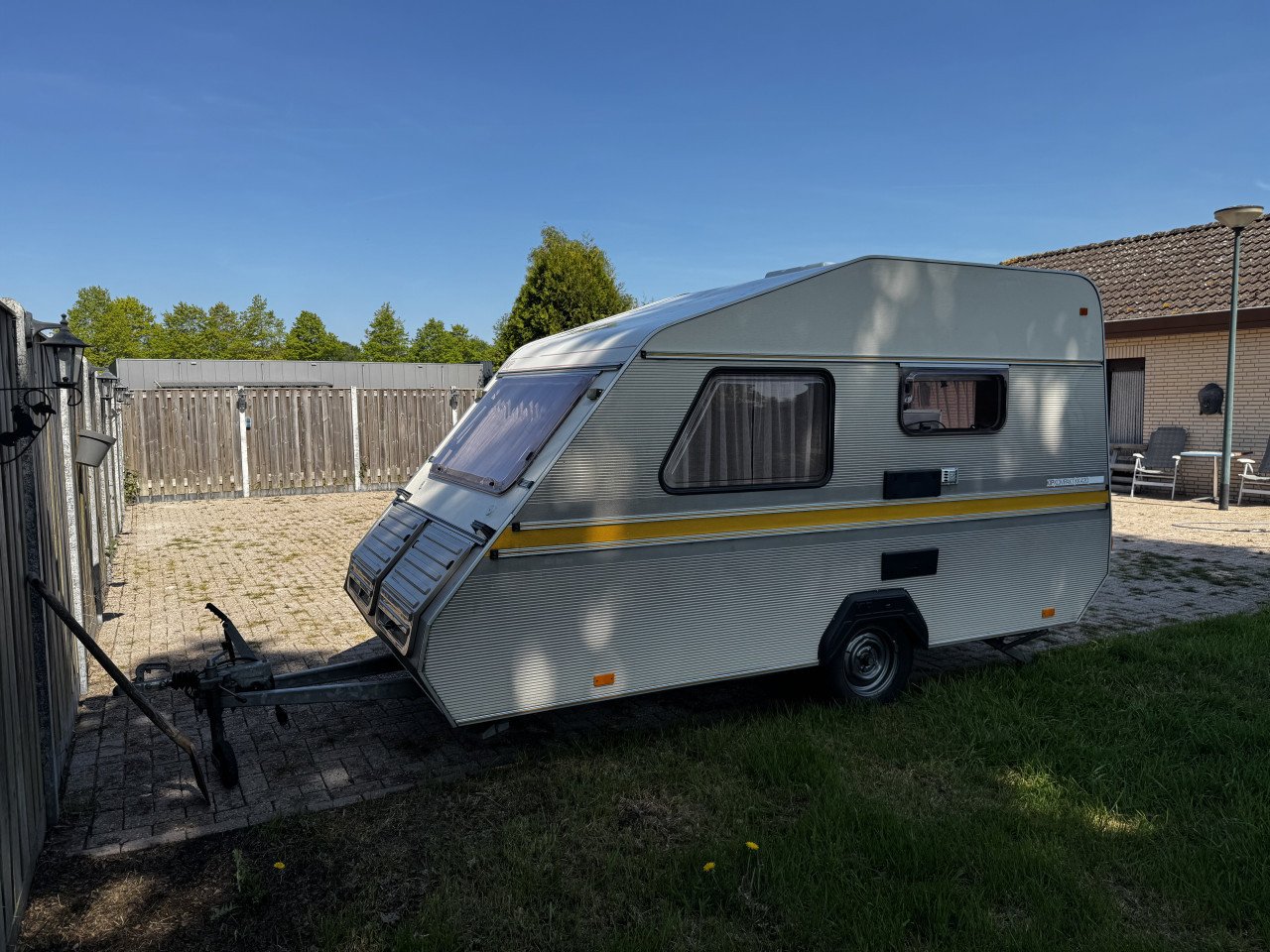 Mooie Retro Kip caravan 1988 met 2 zitjes en luifel