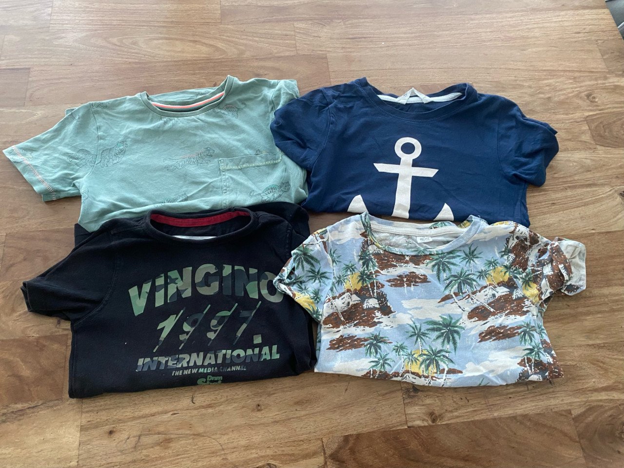 4 T-shirtjes maat 110-116.