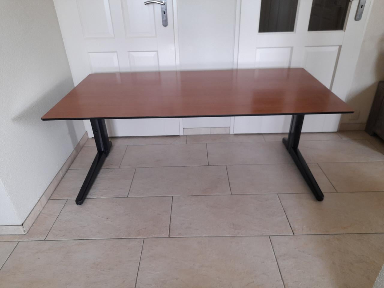 Professioneel Bureau 80 x 160 (in hoogte verstelbaar)in goede nette staat!