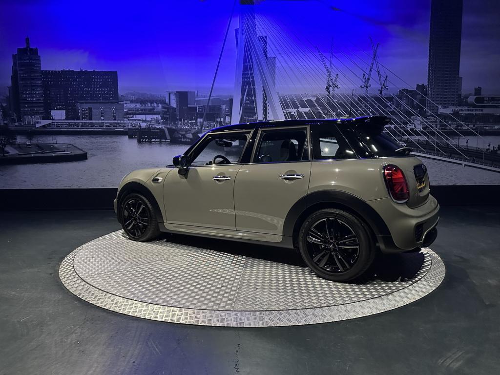 Mini 5-deurs 1.5 cooper 60 years edition *jcw-pakket*led*pano*winterpakket*