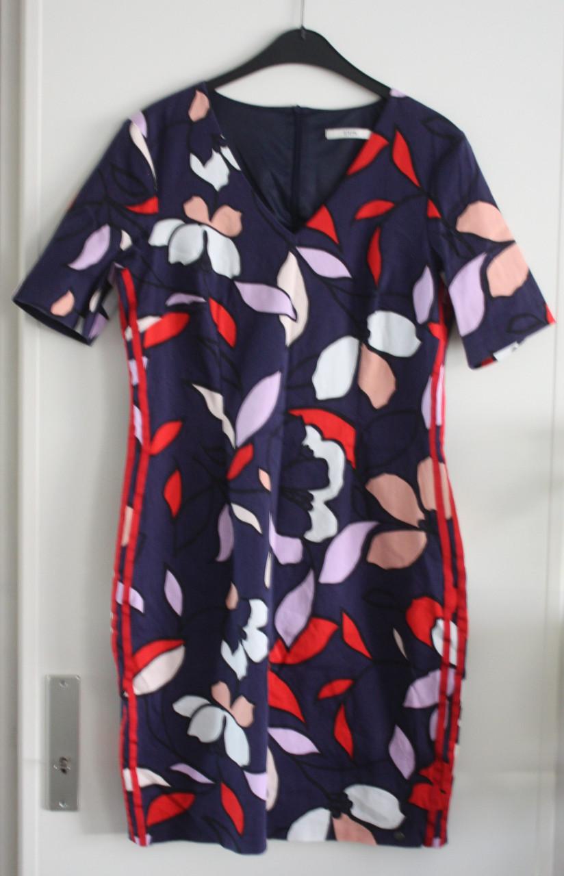 Donkerblauwe bloemen jurk  maat 42