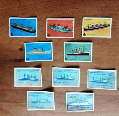 Grote selectie plaatjes luciferdoosjes o.a. vliegtuigen, oldtimers, schepen