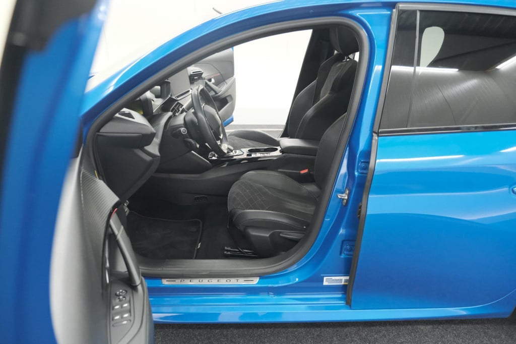 Peugeot 208 ev gt pack 50 kwh | 3 fase | camera | panoramadak | dodehoekdet