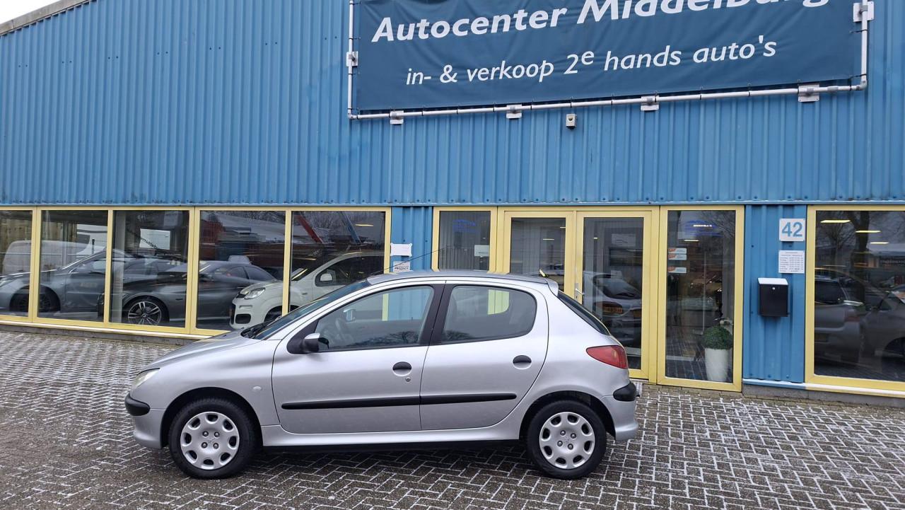 Peugeot 206 1.4 Pop Art 5deurs bj:2004 airco apk 2027 !!!