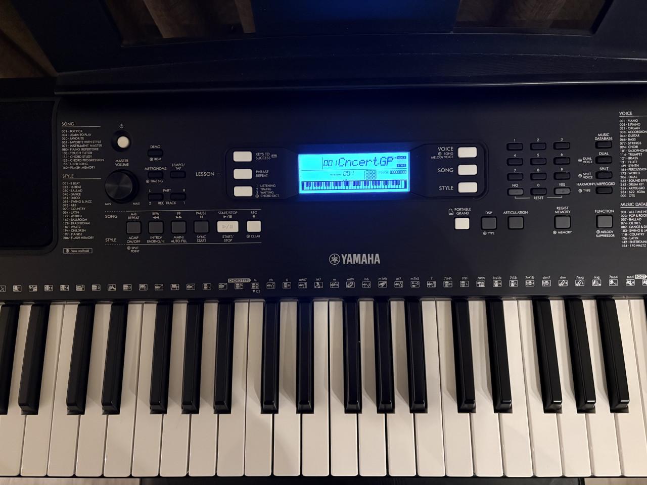 Yamaha PSR-E373 Keyboard