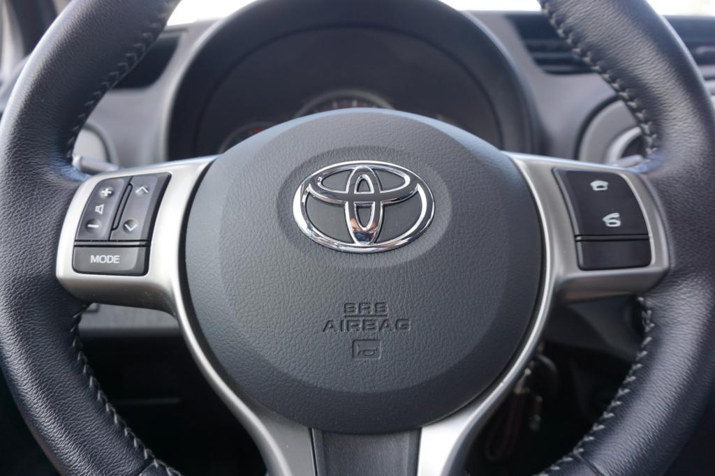 Toyota Yaris 1.0 vvt-i aspiration airco / navi / camera / bt / elektr. rame