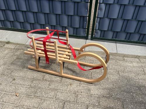 Slee met rugleuning model Rodel