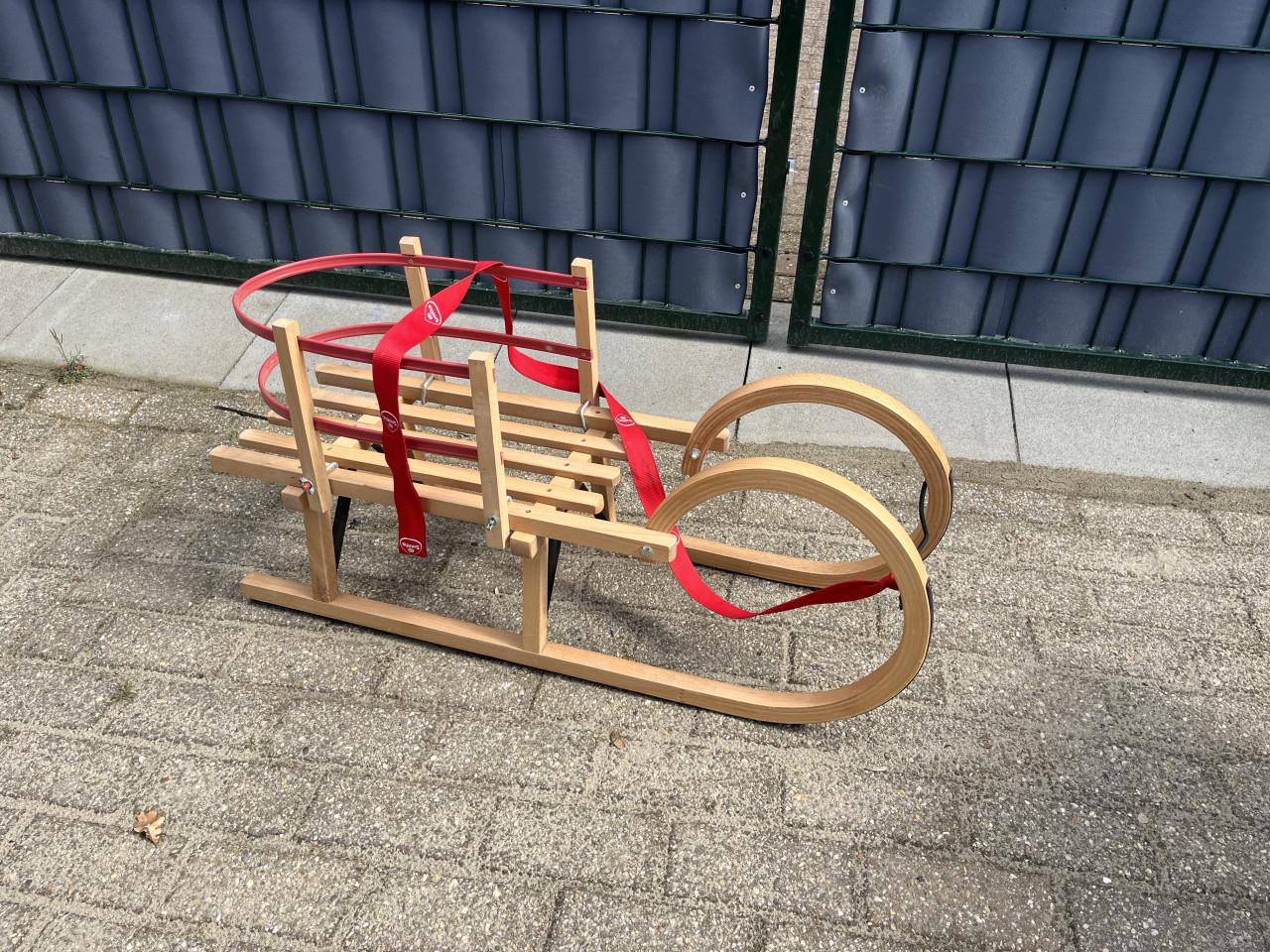 Slee met rugleuning model Rodel