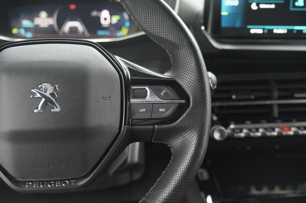 Peugeot 208 ev gt pack 50 kwh | 3 fase | camera | panoramadak | dodehoekdet