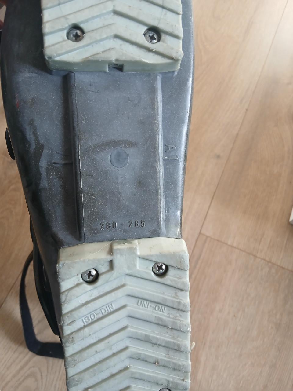 Ski's Elan 1,68 en schoenen mt 43