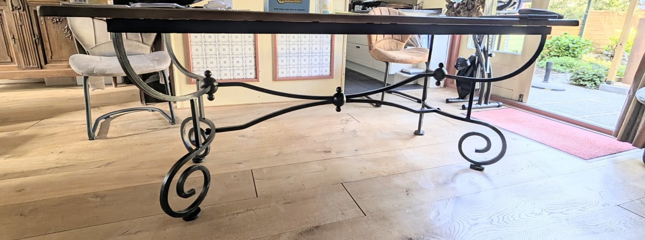 Robuuste eettafel