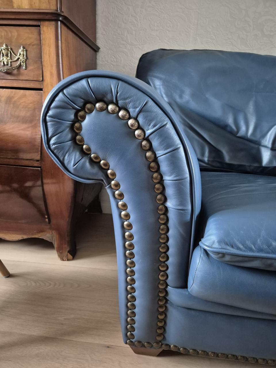 Lederen Chesterfield bank
