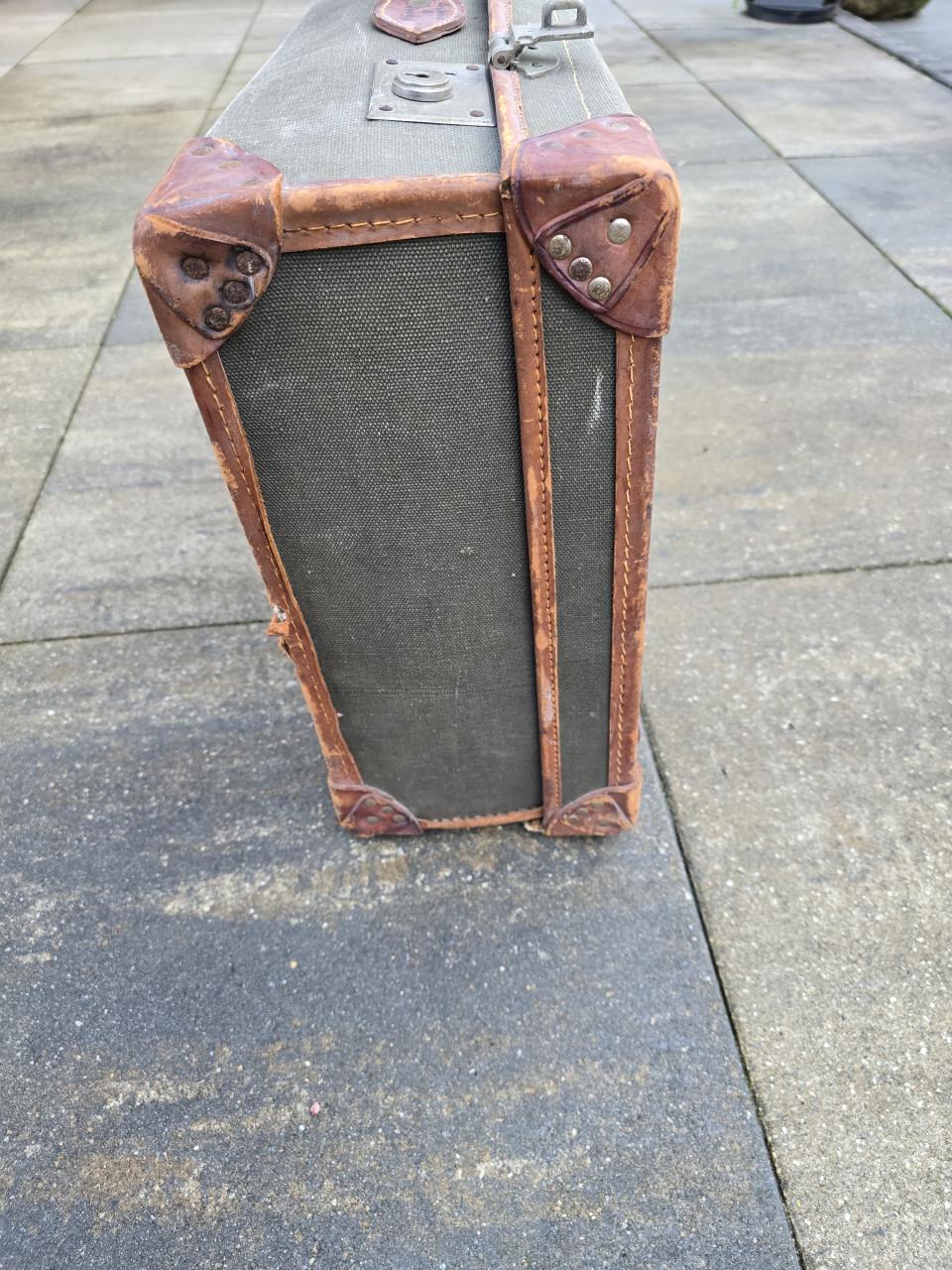 Oude  marine koffer