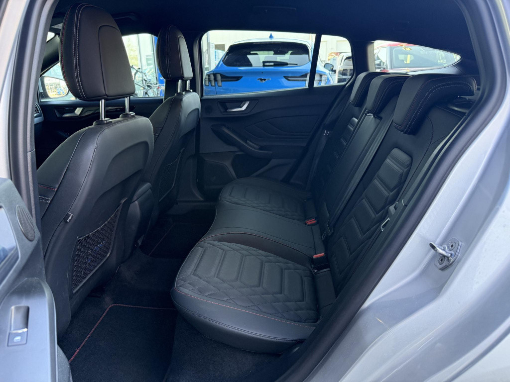 Ford Focus wagon 1.0 ecoboost hybrid st line x | leder interieur | draadloo