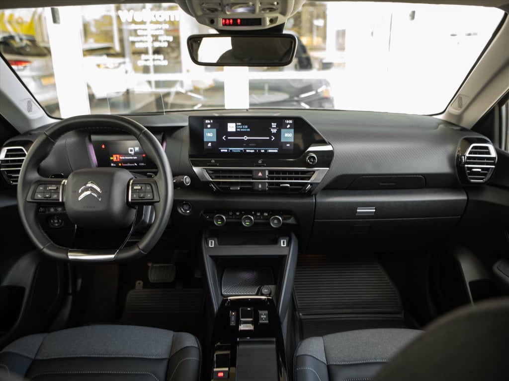 Citroen C4 1.2 puretech 130pk shine automaat | navigatie | hud | stoelverwa