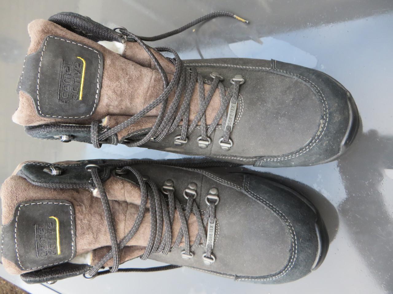 Te koop nieuwe schoenen mt     25  euro