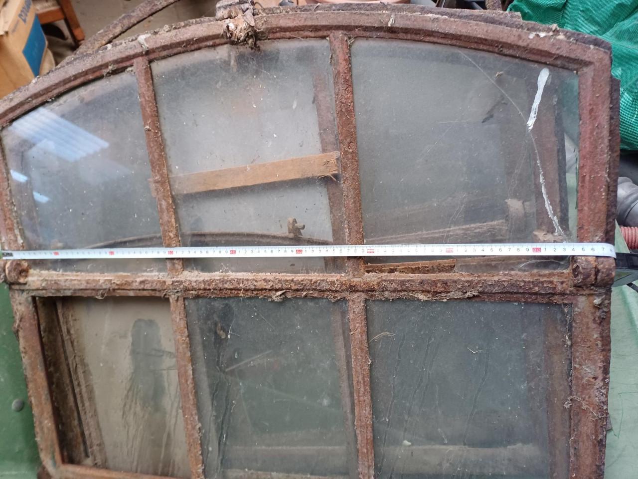 ANTIEKE STALRAAMPJES