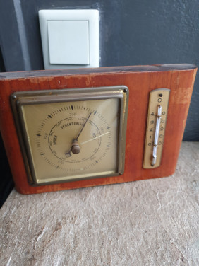Antiek houten barometer/thermometer jaren 60 in werkende staat...