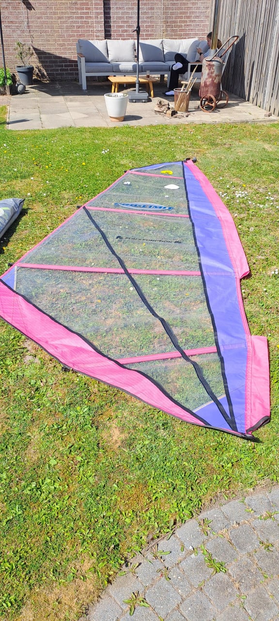 Surfplank met zeilen