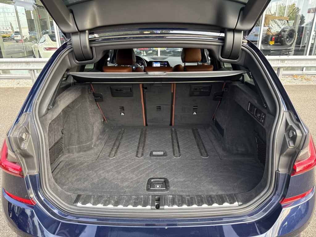 BMW 3-serie touring 330i high executive edition m-sport | nl-auto | 1e eig 