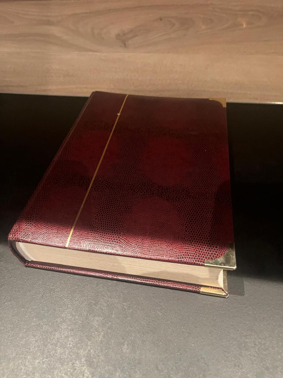 Kleine collectie Zwitserland in mooi album met gaaf blok!