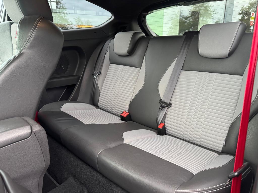 Ford Fiesta 1.6 st2 * camera * recaro * stoelverwarming * clima