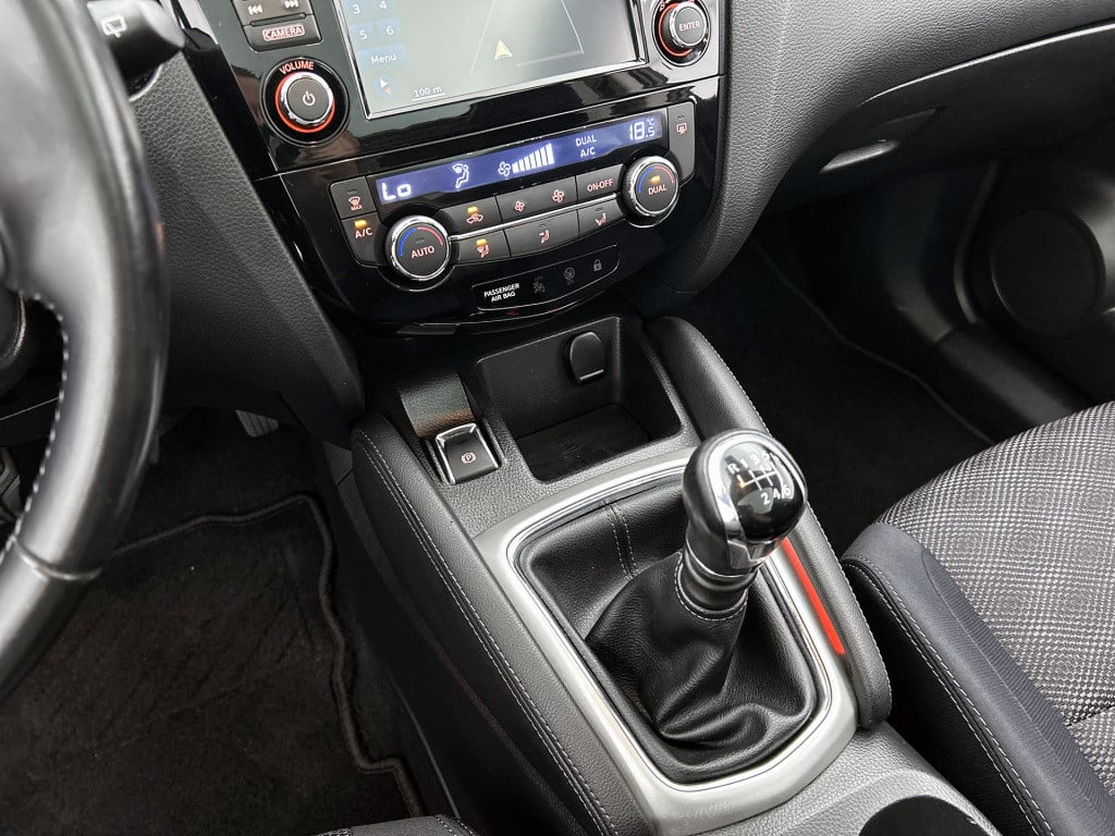 Nissan Qashqai 1.2 connect edition | panoramadak | trekhaak |