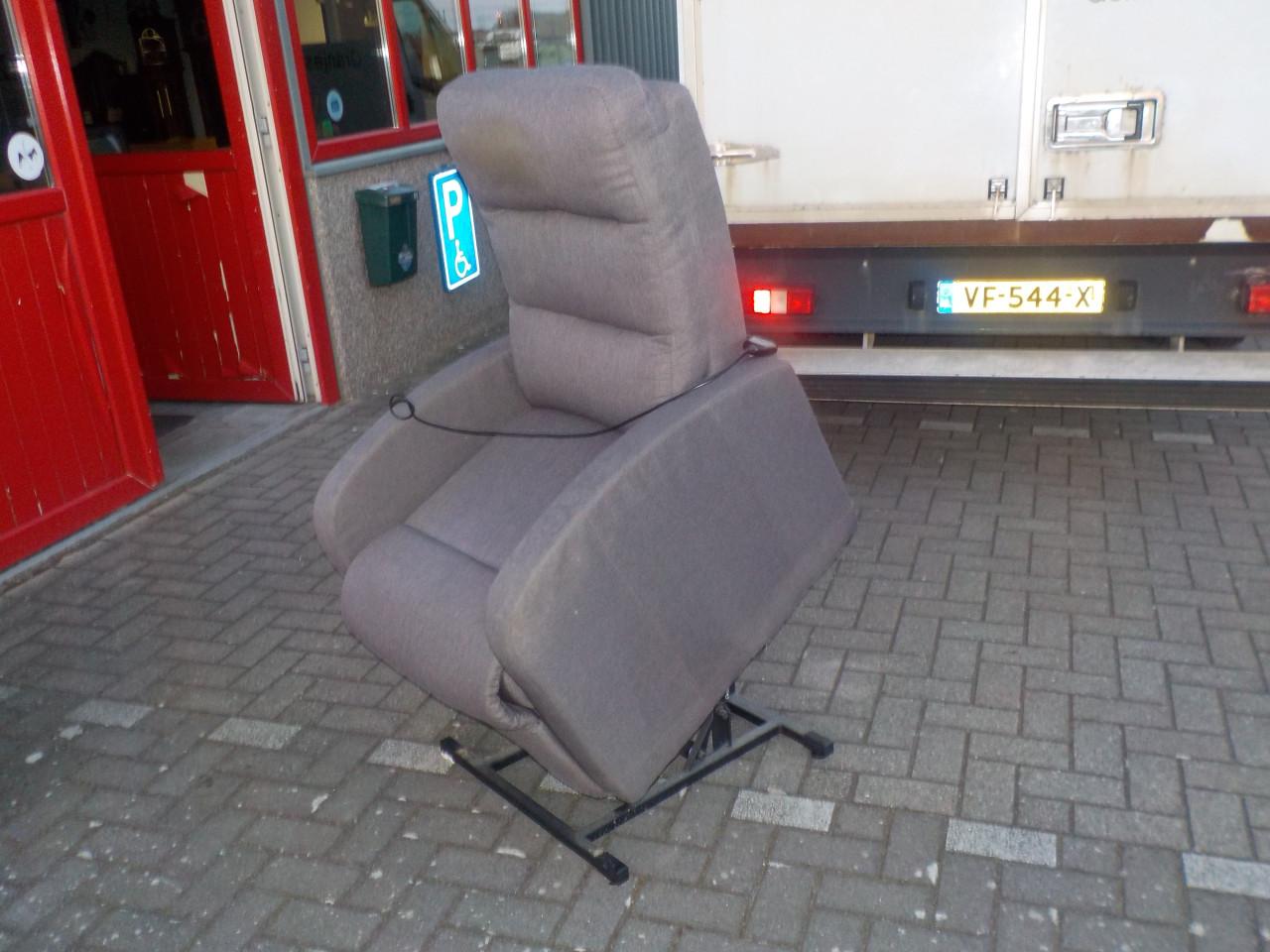 Stoffen elektrische sta-op relex fauteuil in goede staat