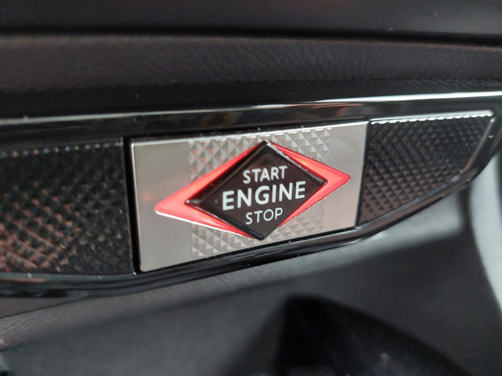 Ds Ds 3 crossback 100 performance line navi/cam/keyless