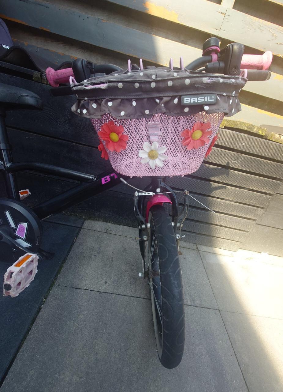 Meisjesfiets B'Twin Spy Hero roze zwart 16 inch met mandje
