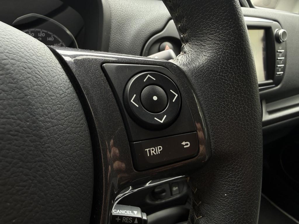 Toyota Yaris 1.5 hybrid - luxe y20 uitvoering - parelmoer wit -