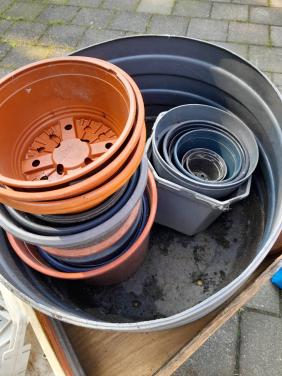 Kunststof bloempotten ,bakken en  kuipen