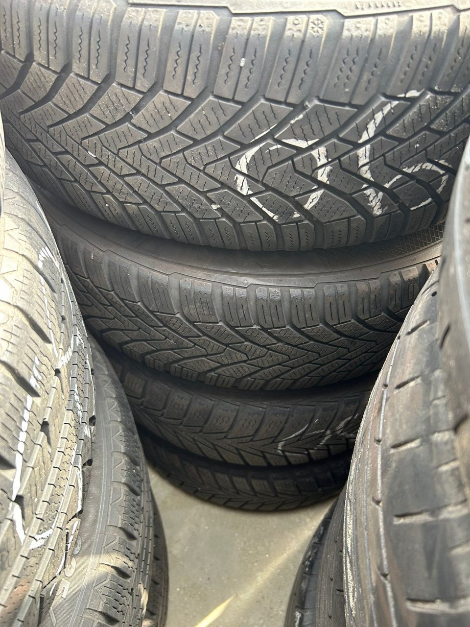 VW ALUMINIUM VELGEN MET CONTINENTAL ALL SEASON BANDEN