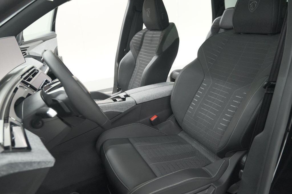 Peugeot 5008 1.2 hybrid 145 gt | panoramadak | camera | elektrische achterk