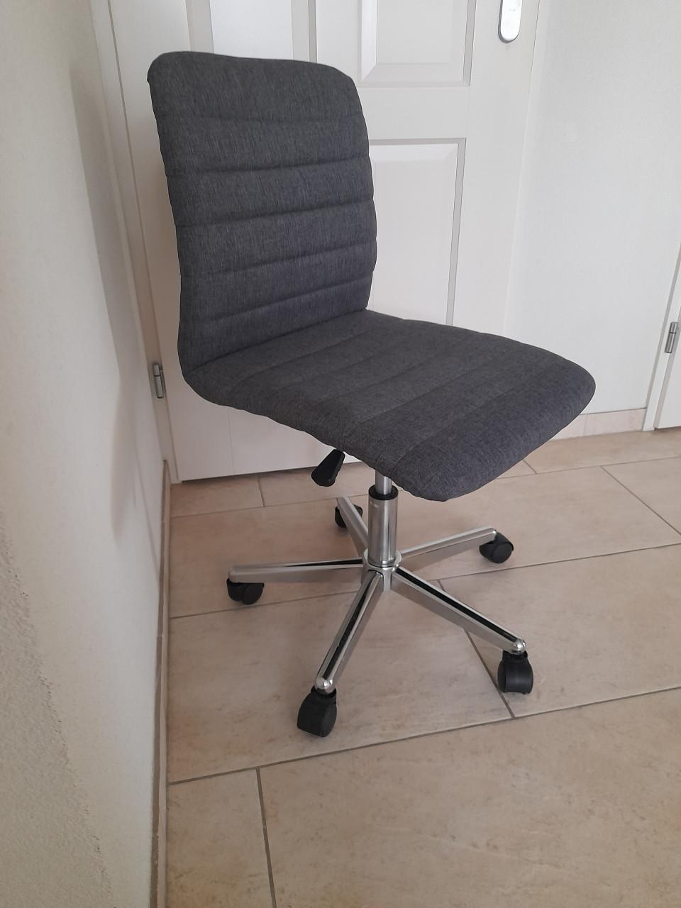 Mooie bureaustoel (in goede nette staat )