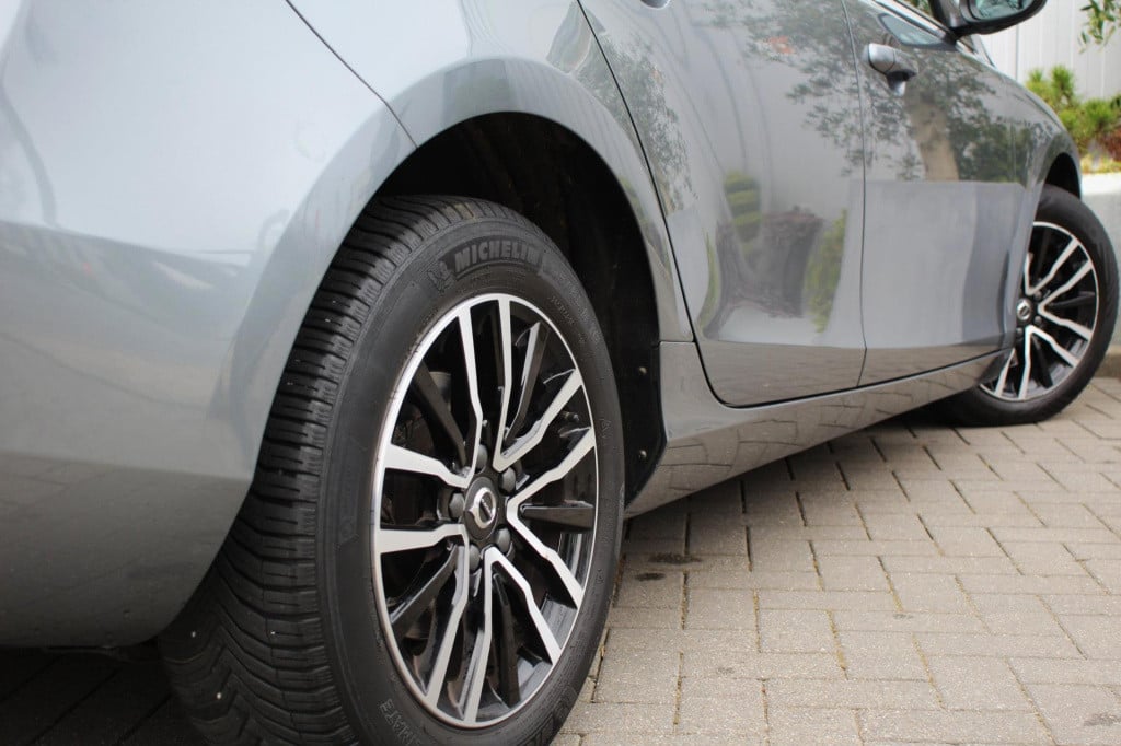 Volvo V40 2.0 t2 momentum polar+ navi - led - half leder - 1e eigenaar - lm