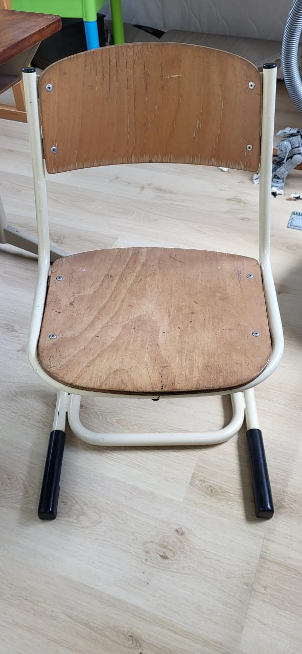 Gratis Kinder bureau en stoeltje
