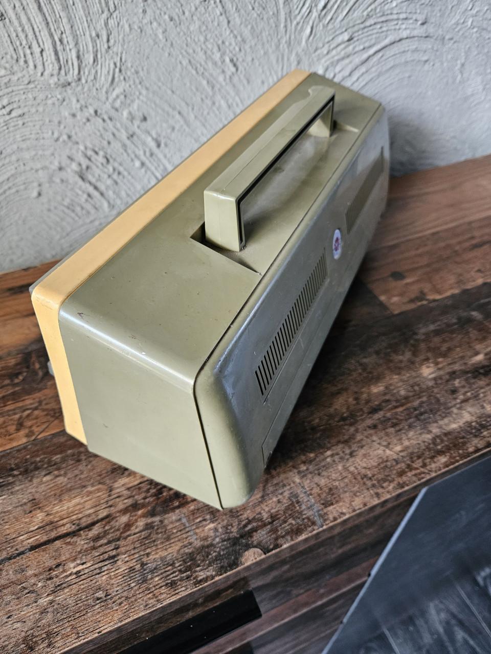 Vintage Gold Star Super Silicon Solid State Radio...