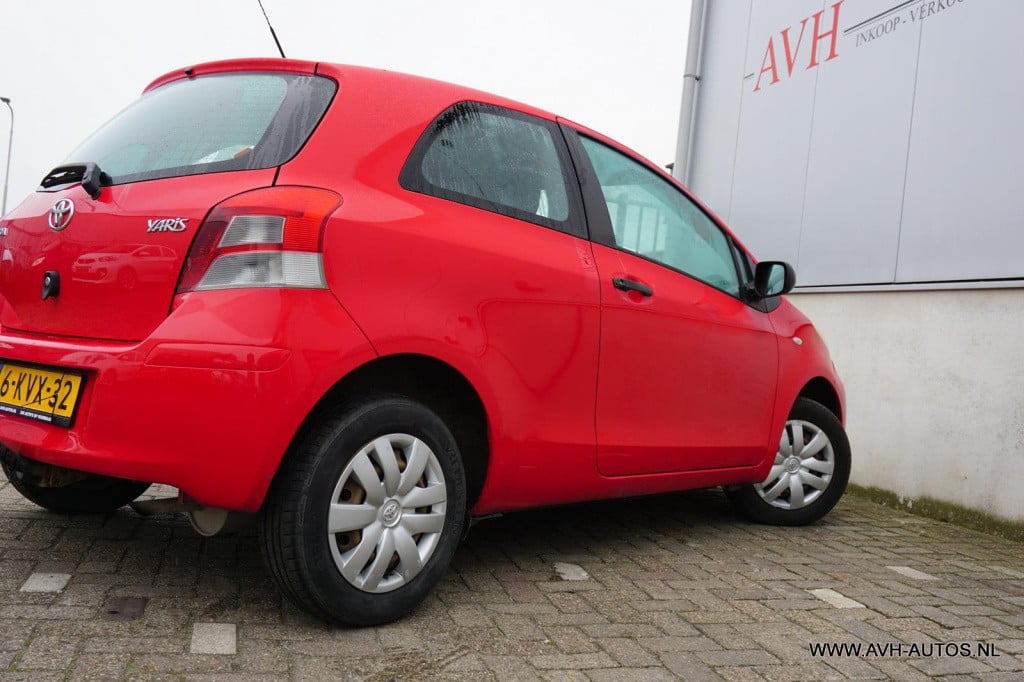 Toyota Yaris 1.0 vvti acces