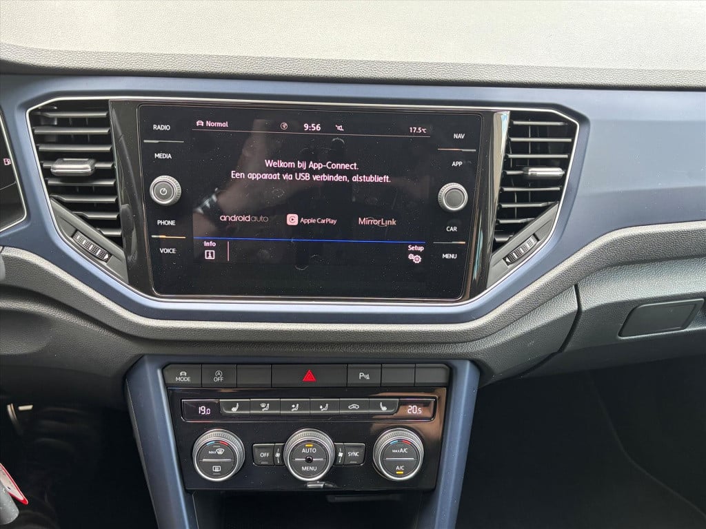 Volkswagen T-roc 1.5 tsi 150pk 7-dsg t-roc sport|trekhaak|carplay|navi|rijk