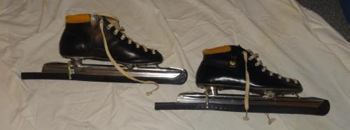 Mooie noren. goed onderhouden. maat 45. leer!!