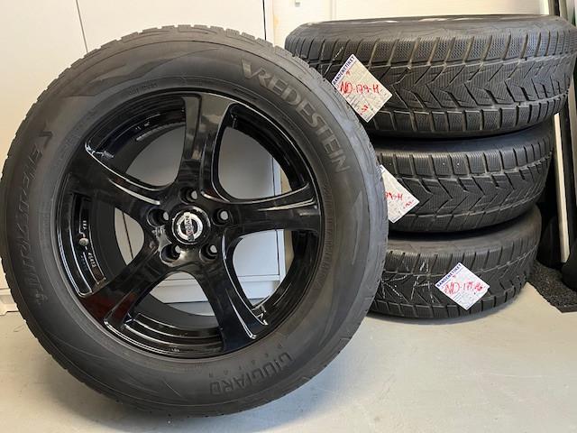 Winterbanden op speciale wintervelgen voor Nissan