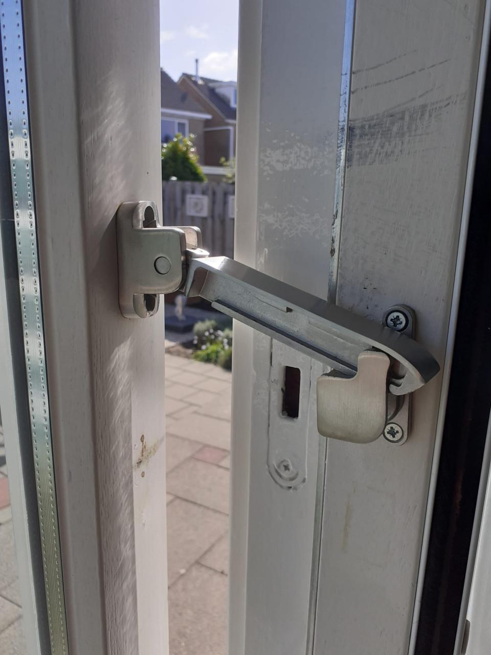 AXA Kierstandhouder (type EX) Geborsteld RVS: deuren/ramen