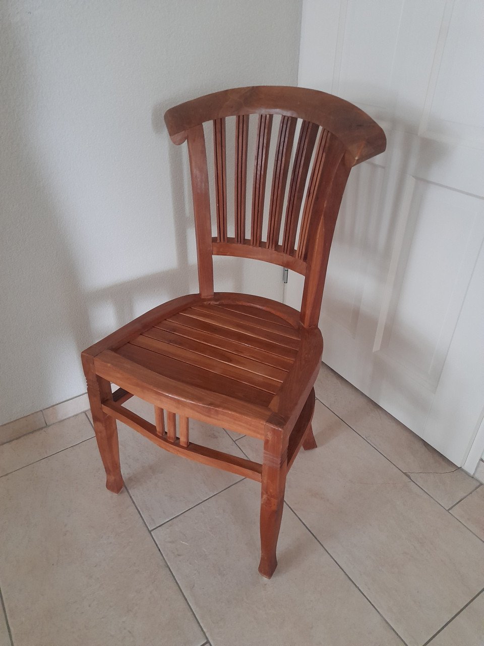 Leuke teak houten stoel (in goede staat )