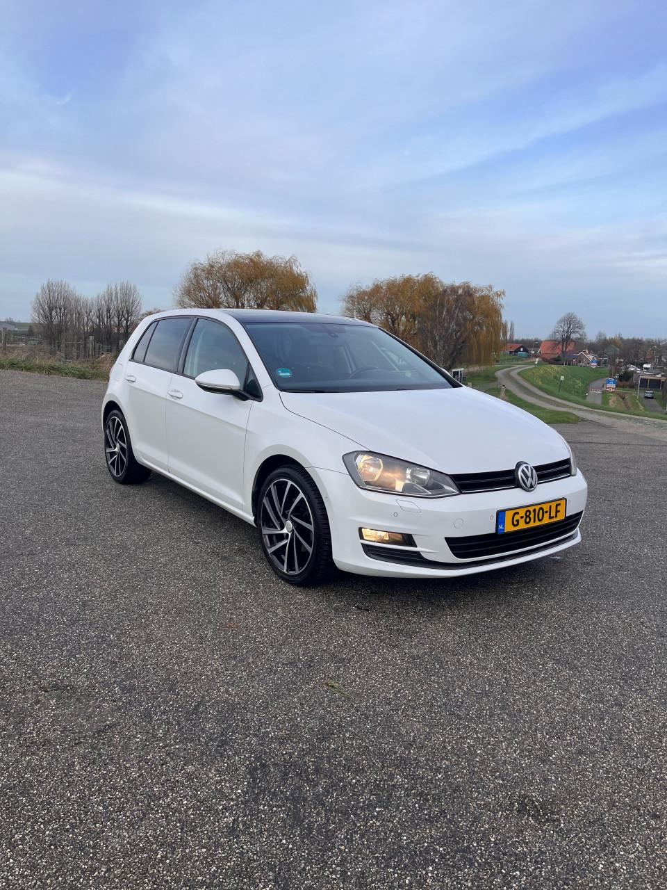 Volkswagen Golf 1.2 TSI Parelmoer Wit met panorama schuifdak
