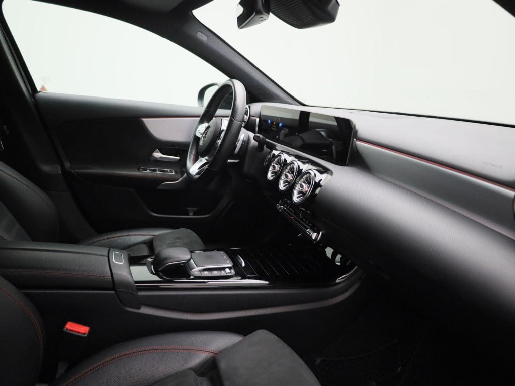 Mercedes-Benz A-Klasse 180 business solution amg | automaat | half leder | 